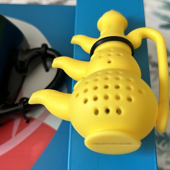 Disney’s Alice in Wonderland mug, saucer, and tea infuser with Aliceand rabbit - Picture 7 of 10